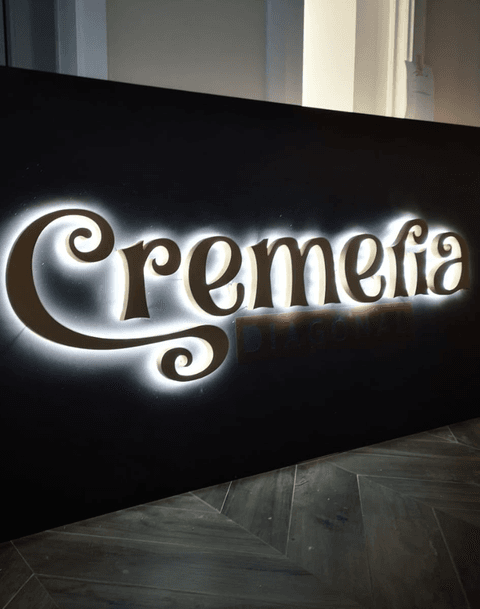 Lletres corpòries amb il·luminació LED